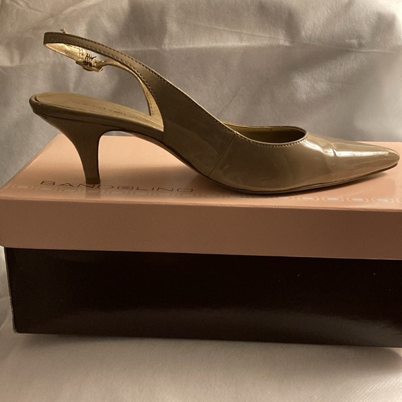 Bandalino - Natural Sling Back Patent Leather Pumps - Size 6.5M - Picture 5 of 10